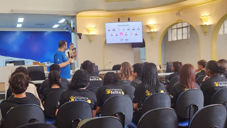 Iniciativa tem como objetivo aproximar a comunidade do Poder Legislativo. Foto créditos Ascom Câmara Municipal de Poços de Caldas-MG. Iniciativa tem como objetivo aproximar a comunidade do Poder Legislativo. Foto créditos Ascom Câmara Municipal de Poços de Caldas-MG.