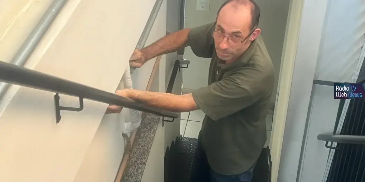 Fábio Damázio preparando as estruturas​