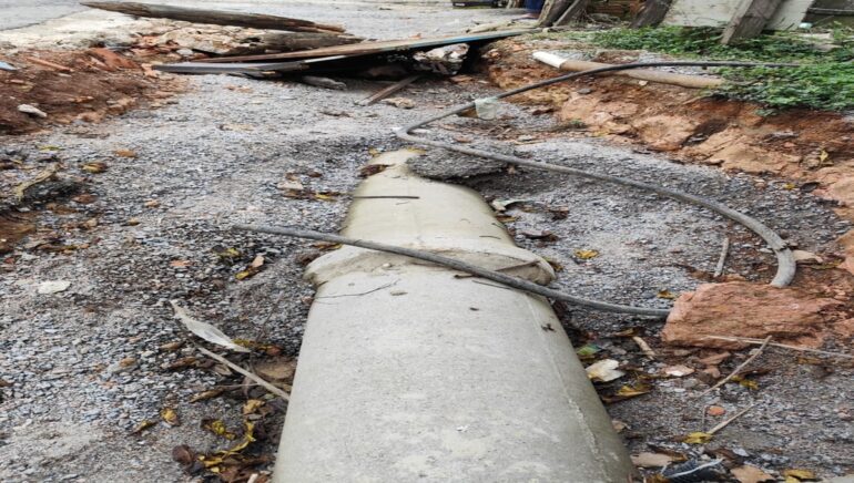 Erosão na via Caminho 2, Jardim Contorno. Foto créditos: Ascom vereador
