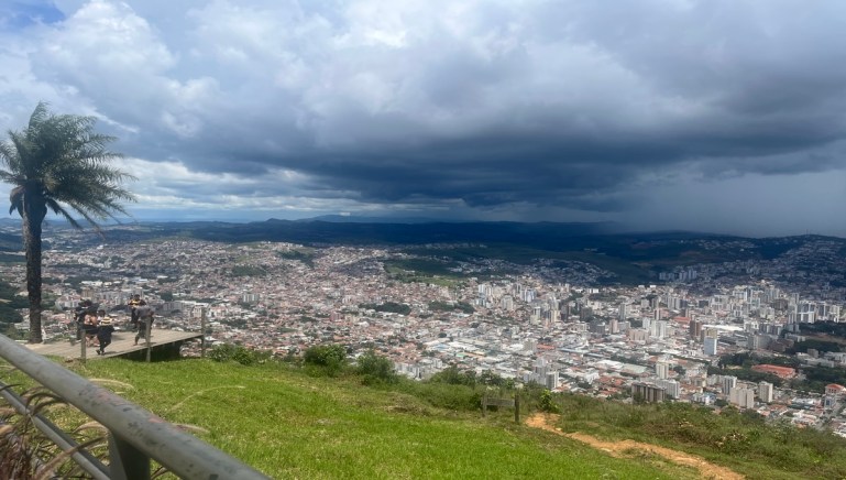 Foto de tempestade chegando a Poços de Caldas. Créditos: radiotvwebnews