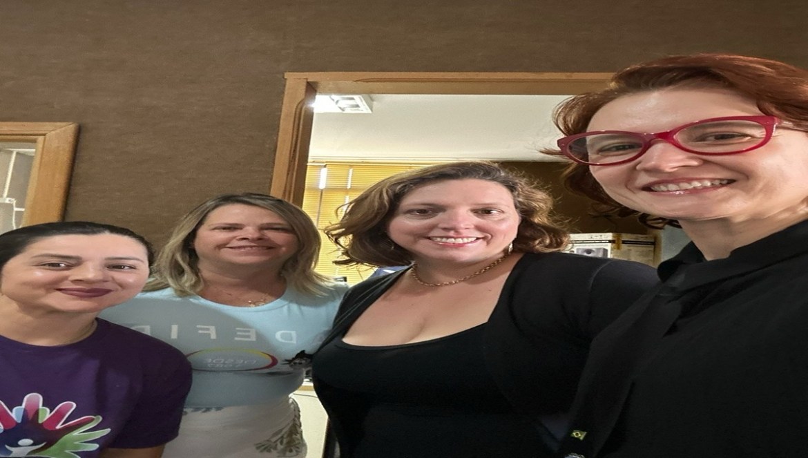 Aline Fallaci recebe as convidadas no especial dia das mães da Masterwebradio.